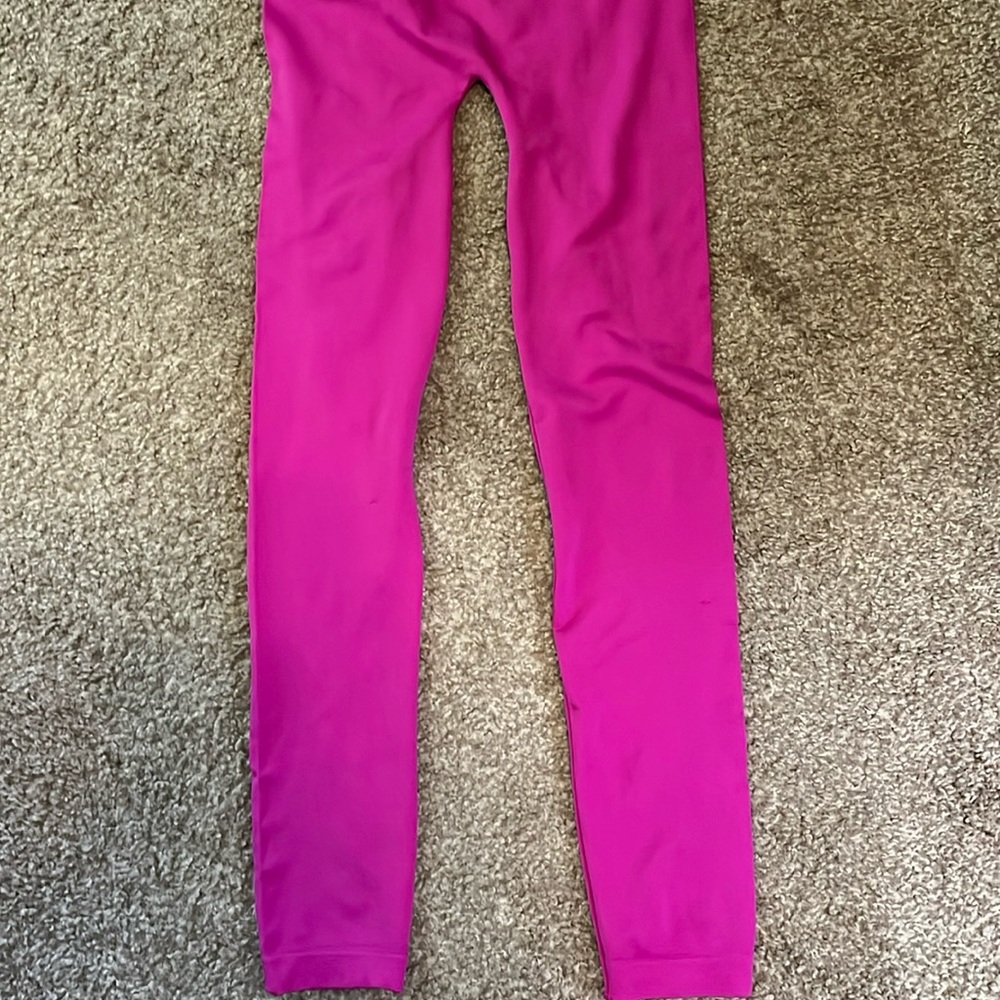 NWT.   Leggings  NWT HOT Pink  Free Size Or One Size Fits Most - Picture 3 of 8